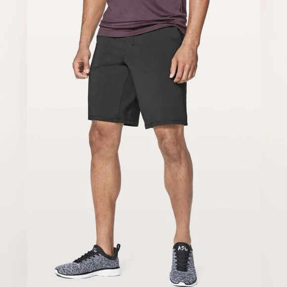 Lululemon Fundamental Short 9" in Black - Picture 4 of 4